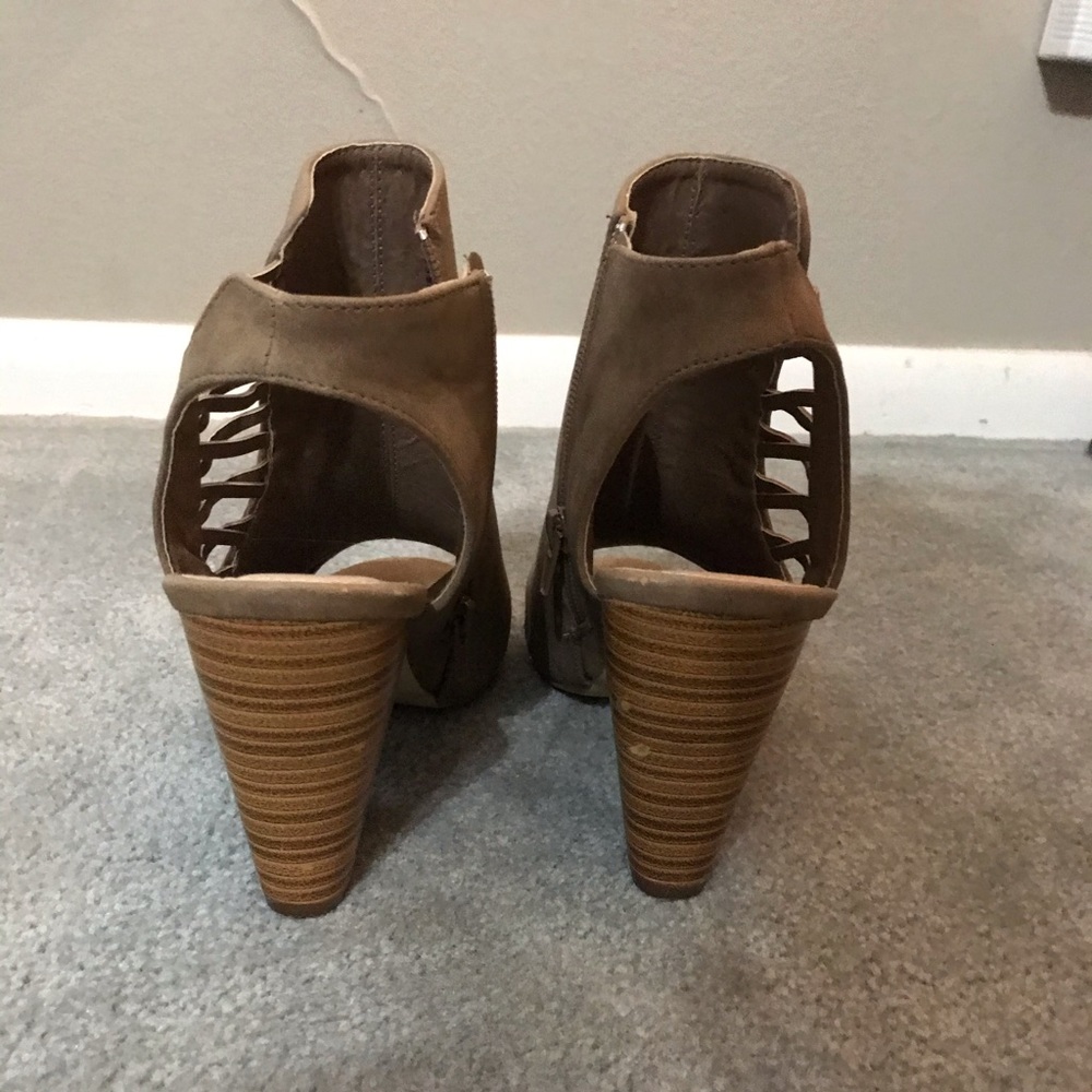Shoes - Picture 4 of 5